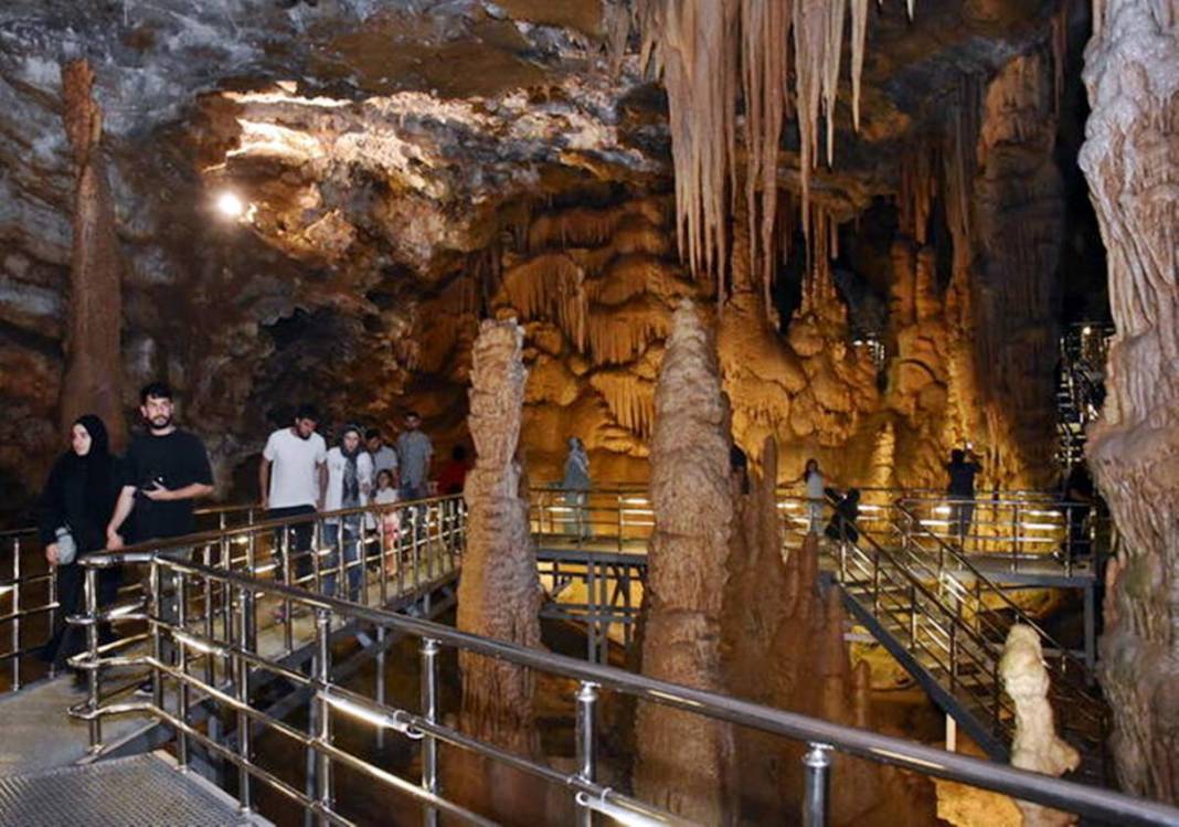 Karadeniz'deki bu mağaraya gidenler büyüleniyor! 5 ayda 100 bin ziyaretçi: Hiç böyle bir şey beklemiyordum 10